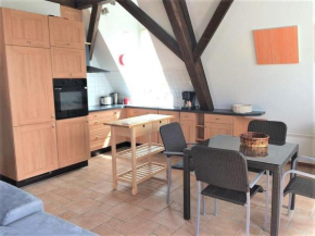 Beautiful Top Floor Apartment with Lake View